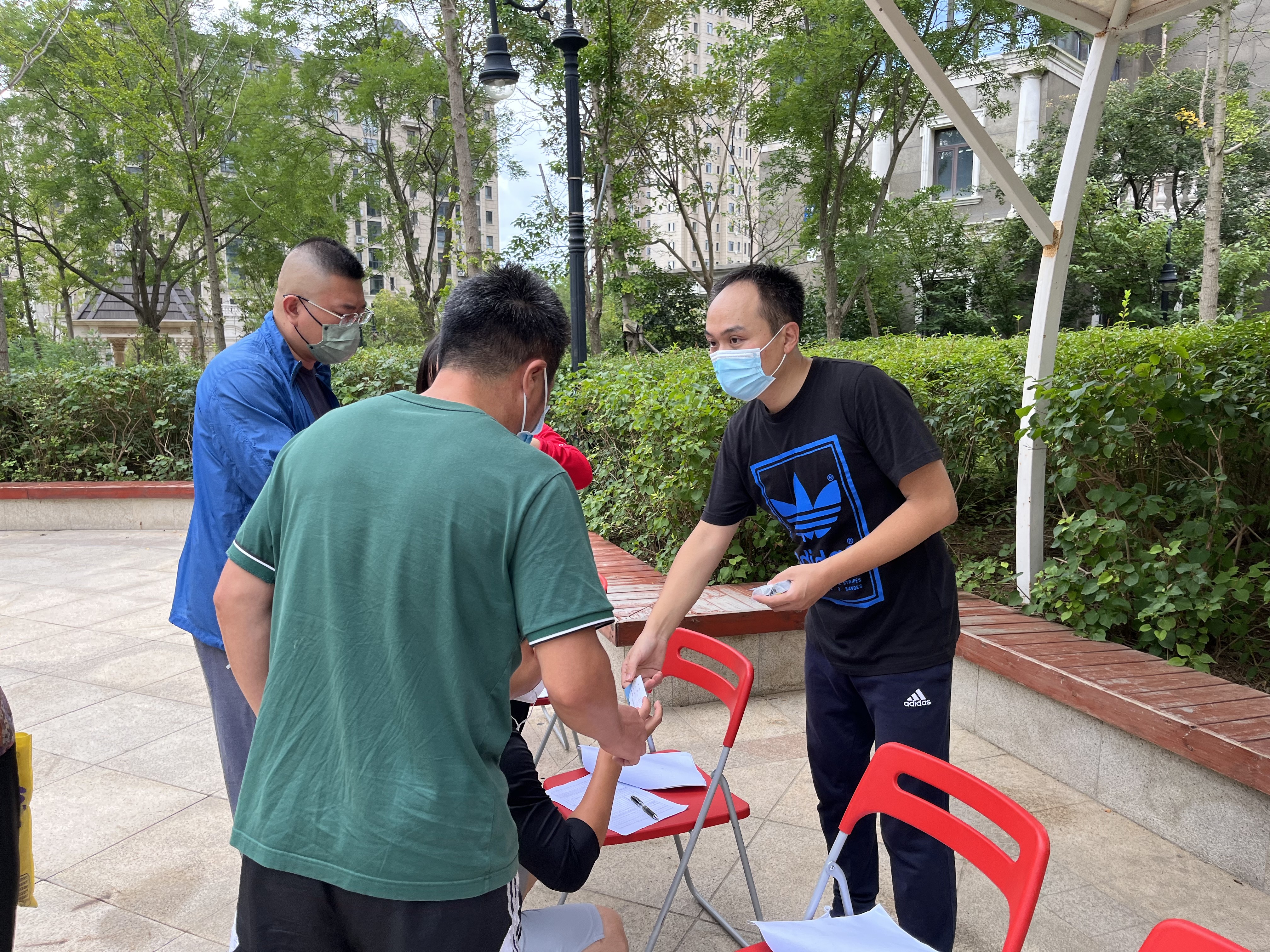 戰“疫”先鋒  “疫”不容辭——大科擔黨員下沉社區志愿服務紀實